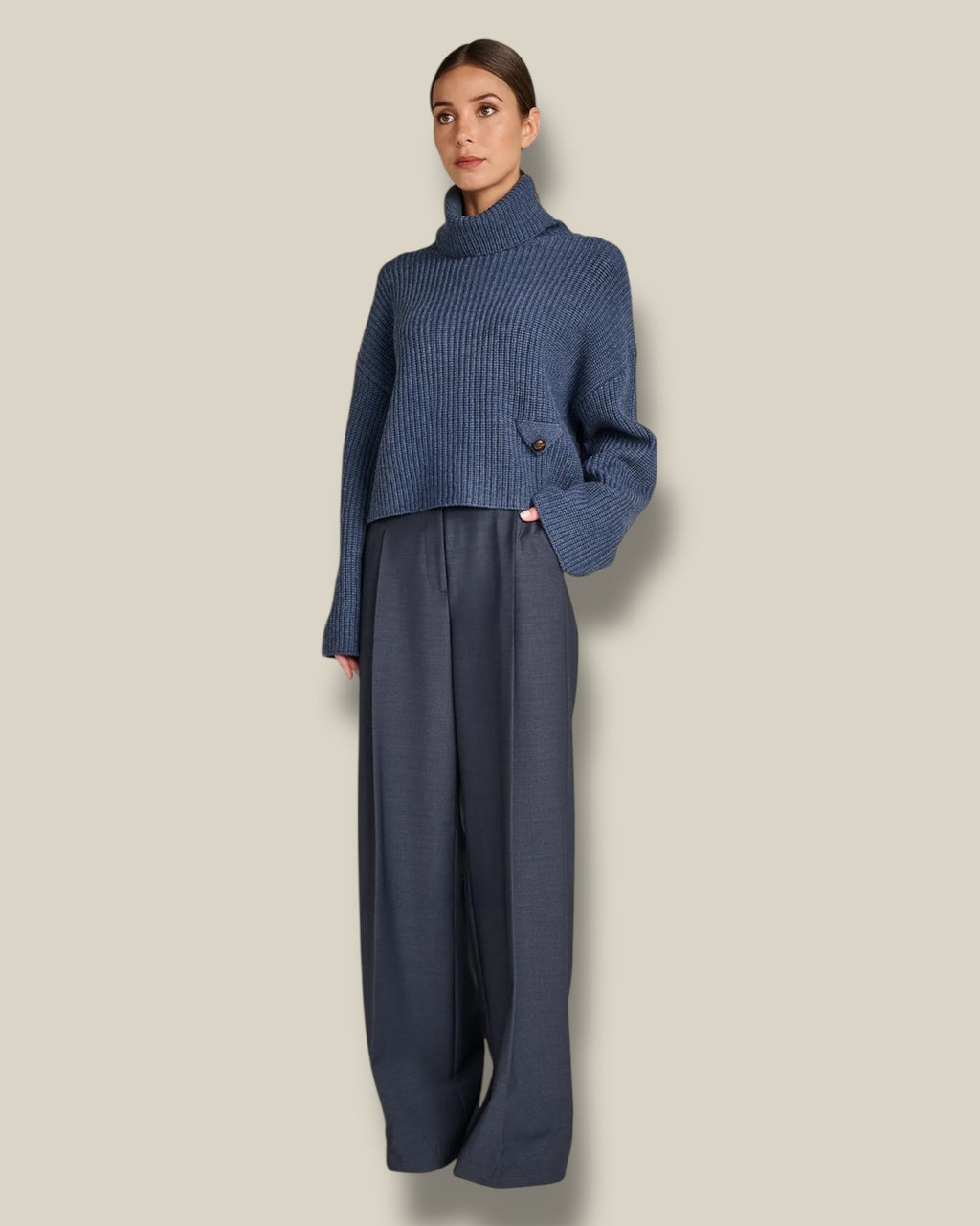 cloudy-blue-dames-pantalon-trousers-van-wol-getailleerd-edith-van-march23-she-stories-gwen