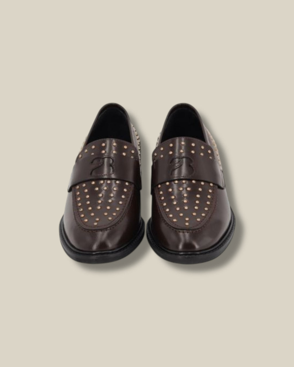 chocolat-spazzolato-dames-loafers-met-studs-ronde-neus-crystal-van-march23-she-stories-gwen