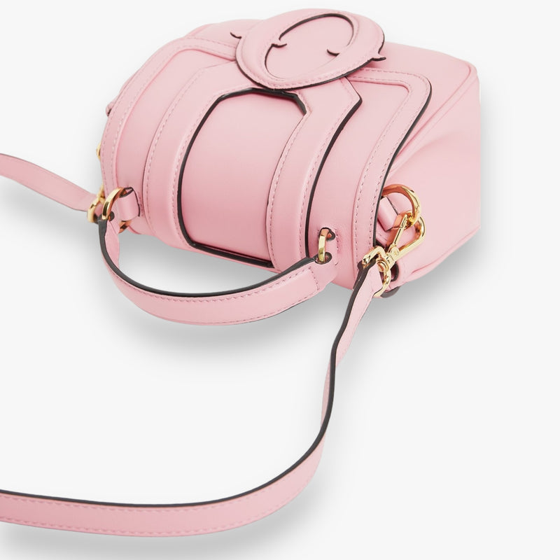 roze-dames-leren-handtas-met-schouderband-logo-gouden-afwerking-tesorino-van-ottodame-she-stories-gwen
