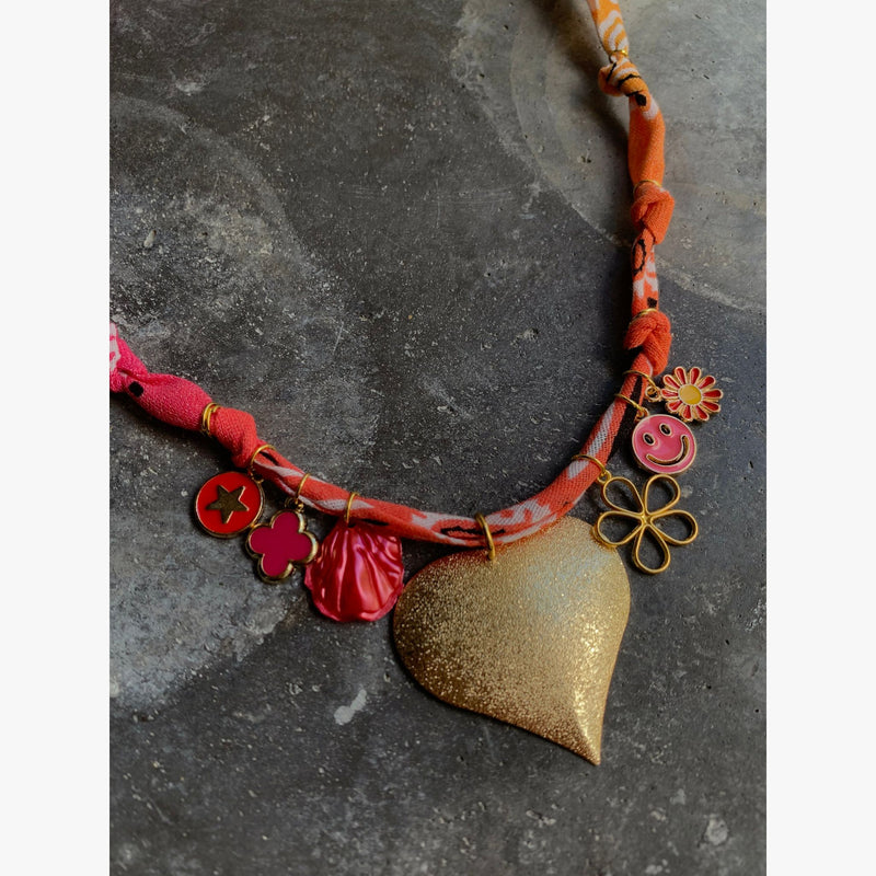 Bandana- ketting-oranje-rose-hart-bedels-schelp-sins-she stories-