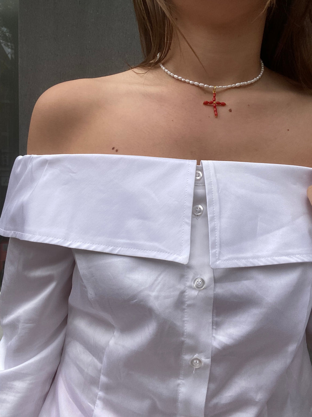 FIEN - Red coral cross pearl charm