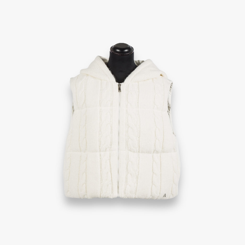 white-cream-dames-bodywarmer-gewatteerd-gilet-cable-knit-van-actitude-she-stories-gwen