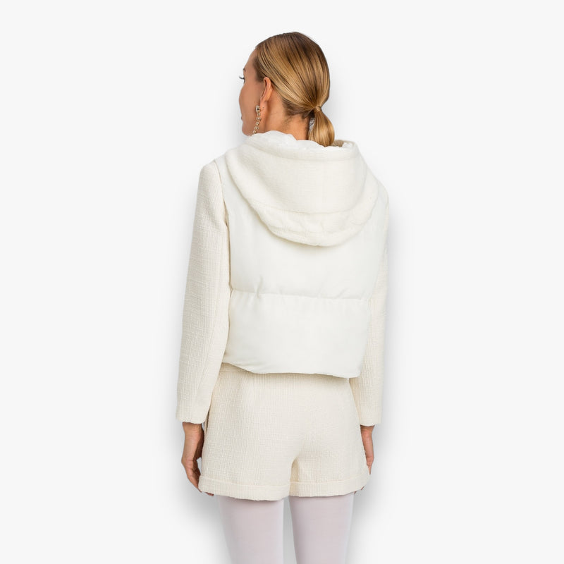 white-cream-dames-bodywarmer-gewatteerd-gilet-cable-knit-van-actitude-she-stories-gwen