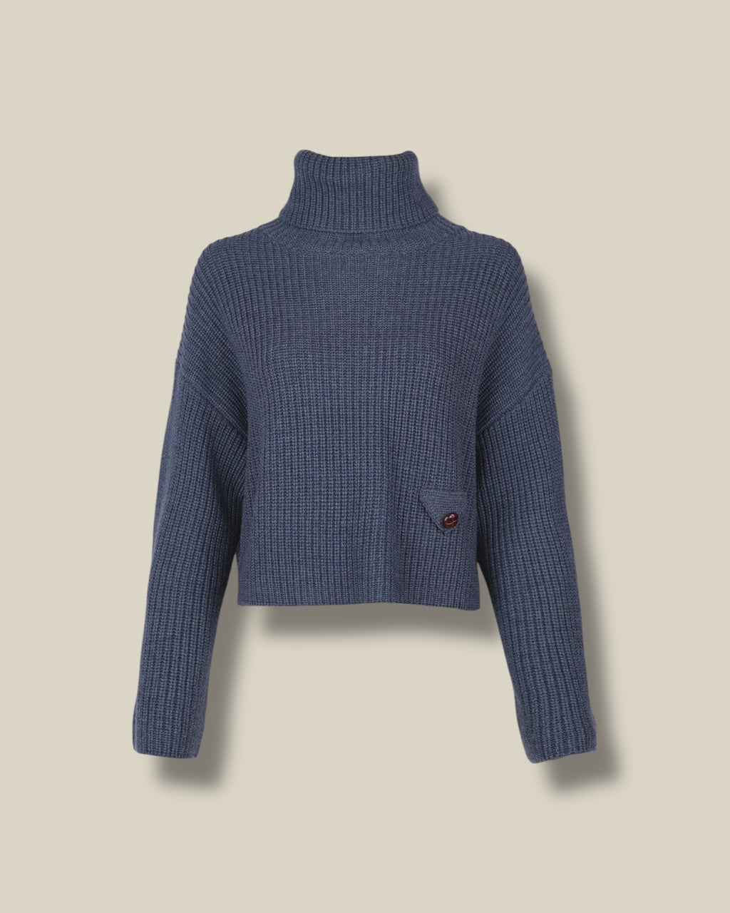 cloudy-blue-dames-pullover-met-turtleneck-rib-ami-van-march23-she-stories-gwen