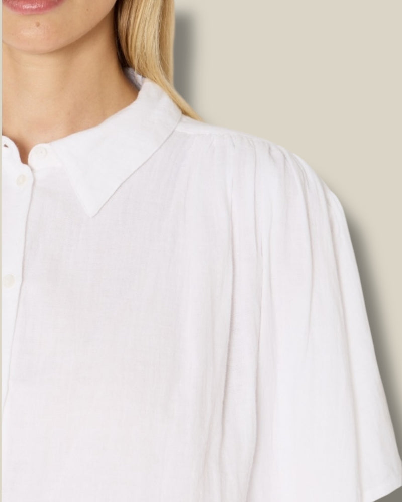 wit-dames-oversized-blouse-met-plooien-kraag-cristifly-van-berenice-she-stories-gwen