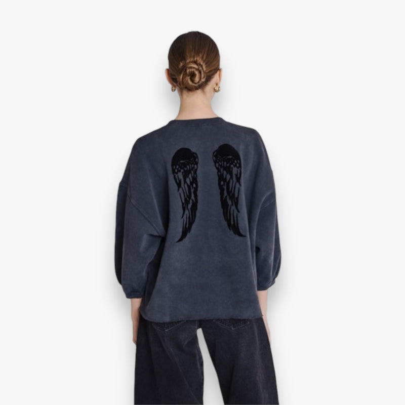 carbone-dames-trui-met-ronde-hals-oversized-wings-on-back-diana-van-berenice-she-stories-gwen