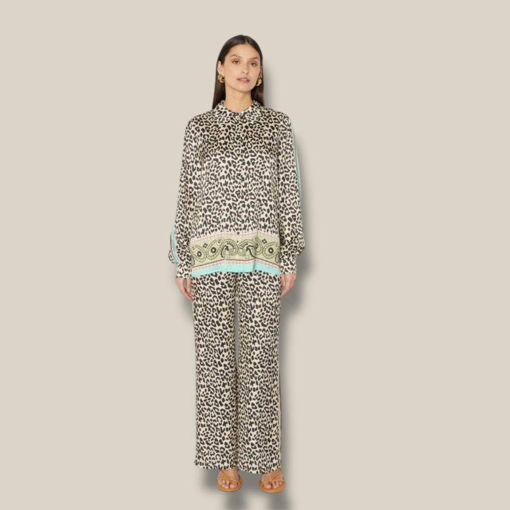 multicolor-dames-blouse-met-printed-leopard-paisley-calijungle-van-berenice-she-stories-gwen