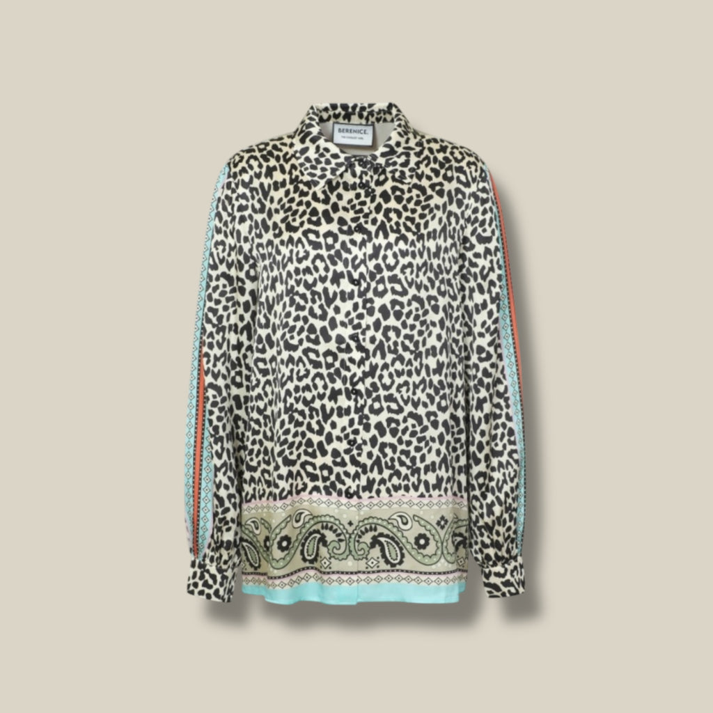 multicolor-dames-blouse-met-printed-leopard-paisley-calijungle-van-berenice-she-stories-gwen