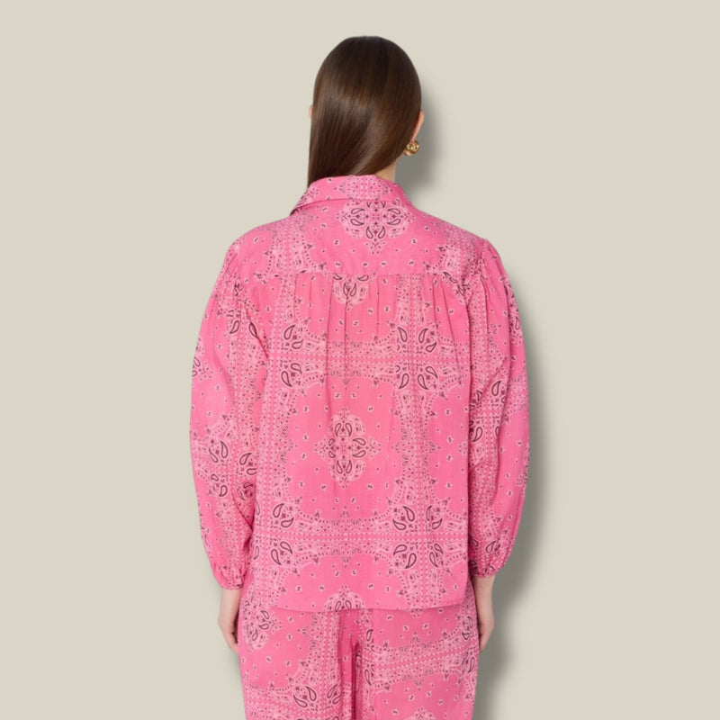 raspberry-dames-blouse-met-bandanaprint-kraag-lange-mouwen-canila-van-berenice-she-stories-gwen