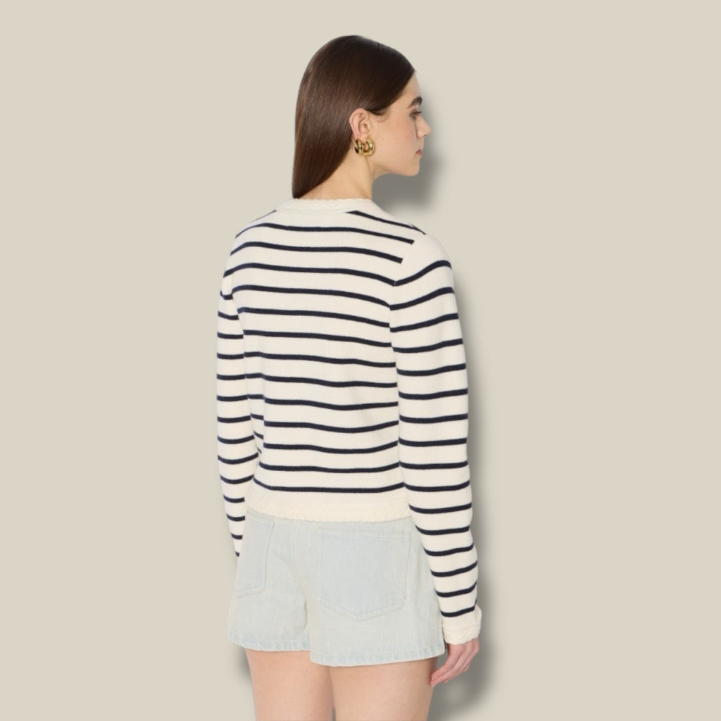 off-white-navy-striped-dames-vest-met-ronde-hals-lange-mouwen-kasjmier-wol-mgloria-van-berenice-she-stories-gwen