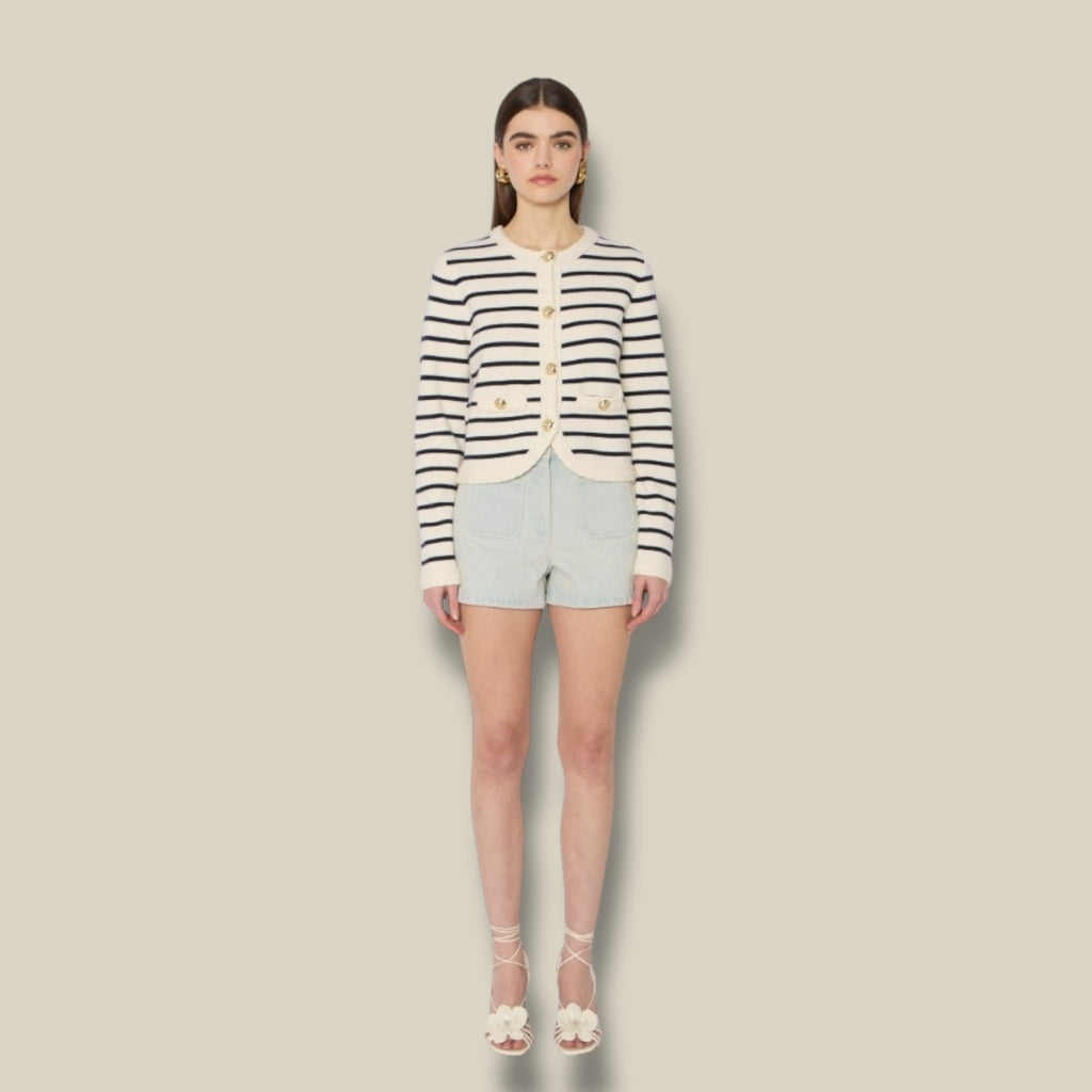 off-white-navy-striped-dames-vest-met-ronde-hals-lange-mouwen-kasjmier-wol-mgloria-van-berenice-she-stories-gwen
