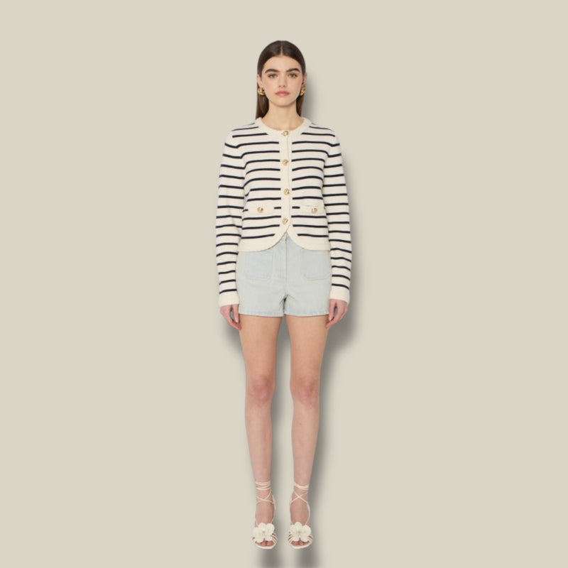 off-white-navy-striped-dames-vest-met-ronde-hals-lange-mouwen-kasjmier-wol-mgloria-van-berenice-she-stories-gwen