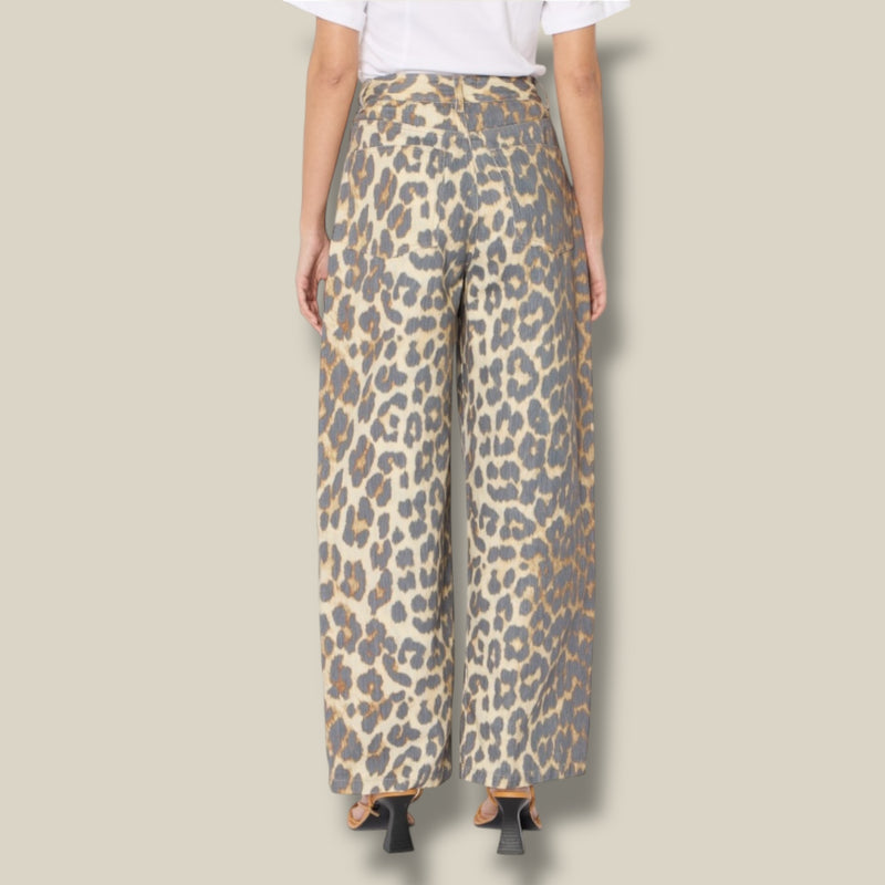 leopard-printed-dames-jeans-met-hoge-taille-wijde-pijpen-monaco-van-berenice-she-stories-gwen