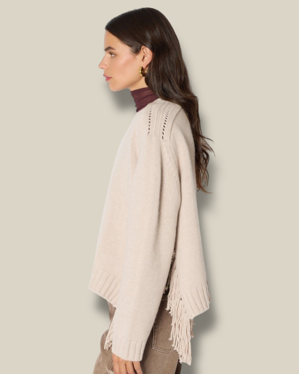 beige-melange-dames-trui-met-franjes-splitten-rib-myfringes-van-berenice-she-stories-gwen