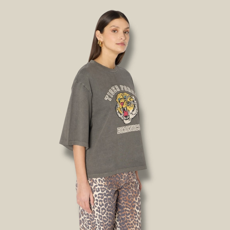 carbone-dames-printed-t-shirt-met-ronde-hals-teforce-van-berenice-she-stories-gwen