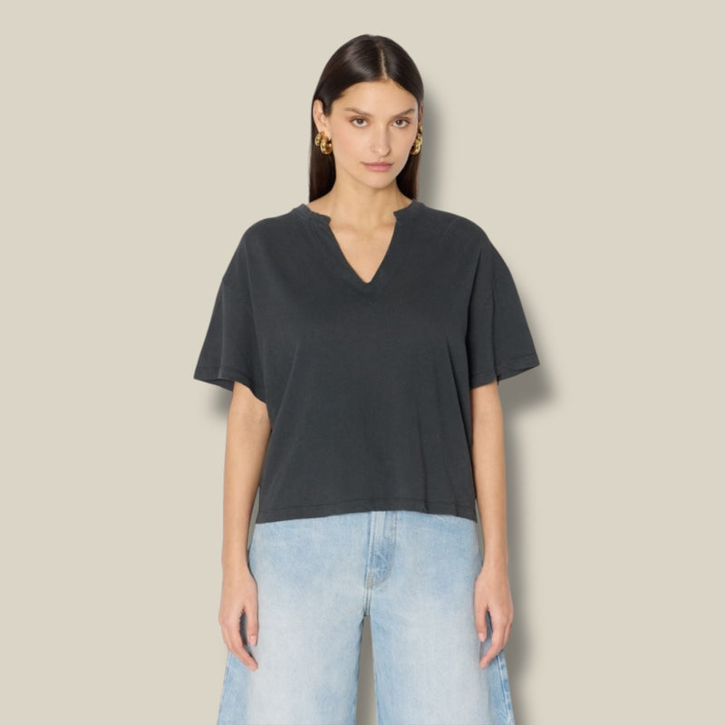 carbone-dames-t-shirt-met-tunesische-kraag-strassvleugels-korte-mouwen-temilio-van-berenice-she-stories-gwen