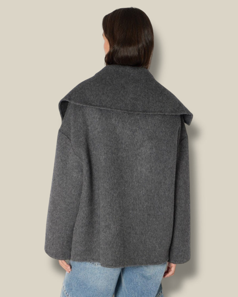 dark-grey-melange-dames-jack-van-wol-grote-kraag-lange-mouwen-van-berenice-she-stories-gwen