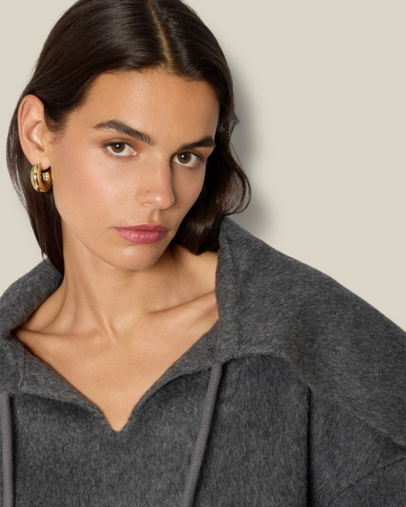 dark-grey-melange-dames-jack-van-wol-grote-kraag-lange-mouwen-van-berenice-she-stories-gwen