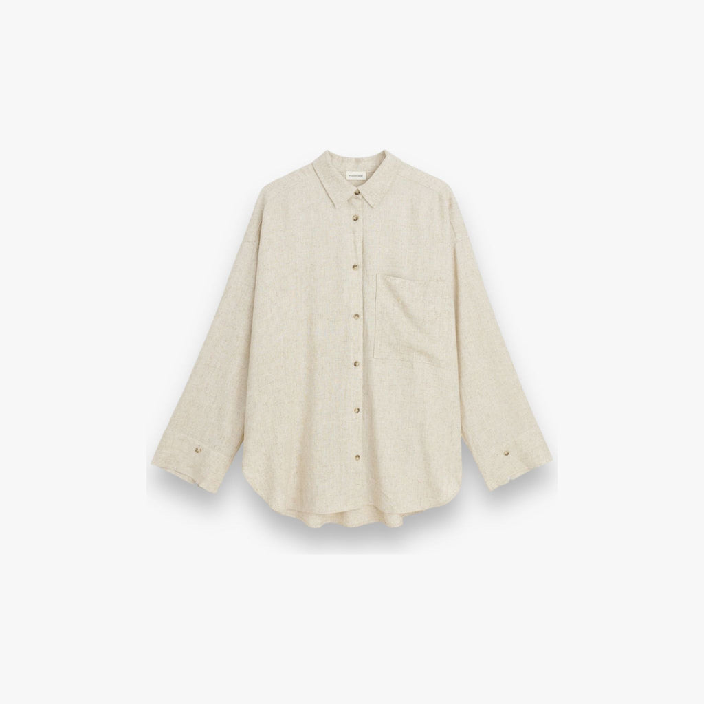 undyed-sand-dames-blouse-met-kraag-lange-mouwen-loose-fit-opgestikte-zak-derris-van-by-malene-birger-she-stories-gwen