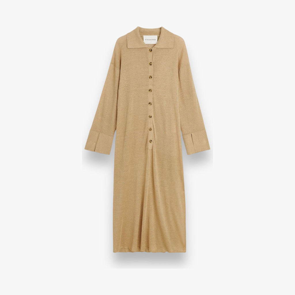 sesame-beige-dames-maxi-jurk-met-kraag-lange-mouwen-knoopsluiting-van-linnen-thoni-van-by-malene-birger-she-stories-gwen