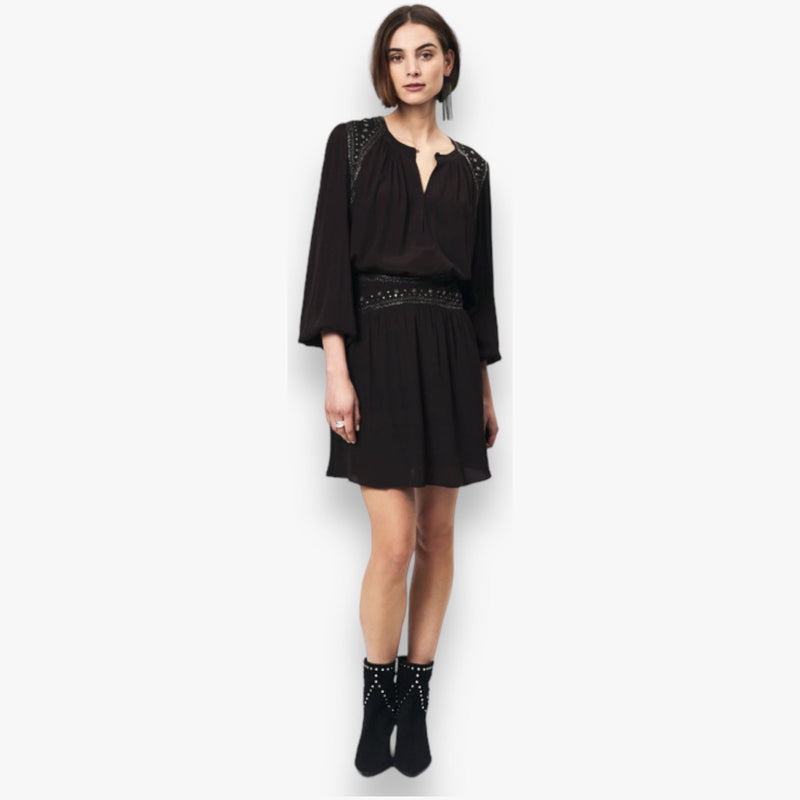 zwarte-suede-leren-dames-enkellaarzen-met-studs-kaia-van-dante6-she-stories-gwen