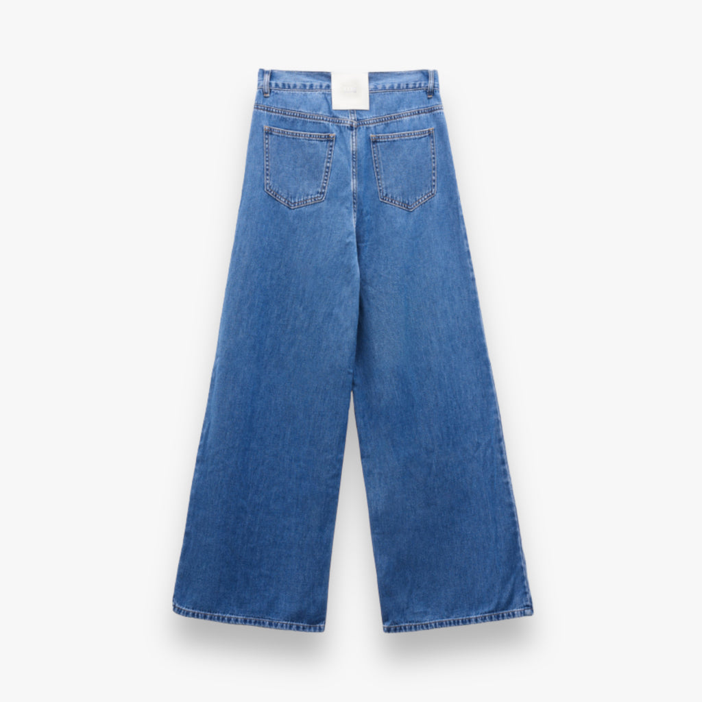 blauwe-dames-denim-jeans-broek-met-rechte-pijpen-broekzakken-riemlussen-van-eleh-she-stories-gwen