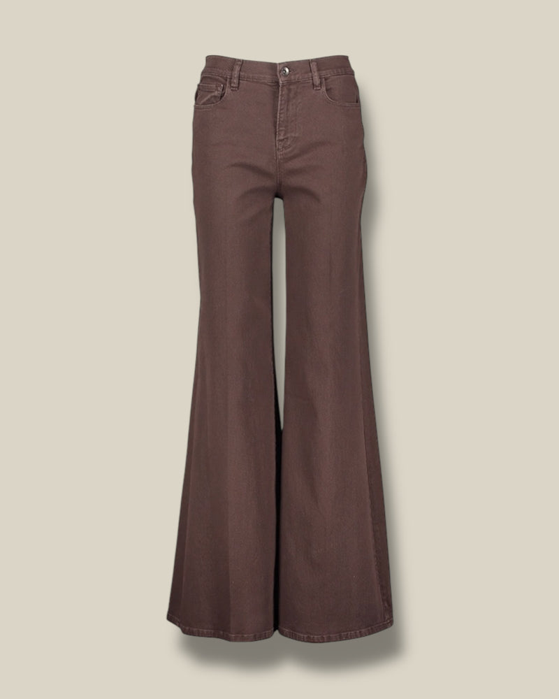 chocolat-dames-jeans-met-wijde-flare-pijpen-enrica-van-march23-she-stories-gwen
