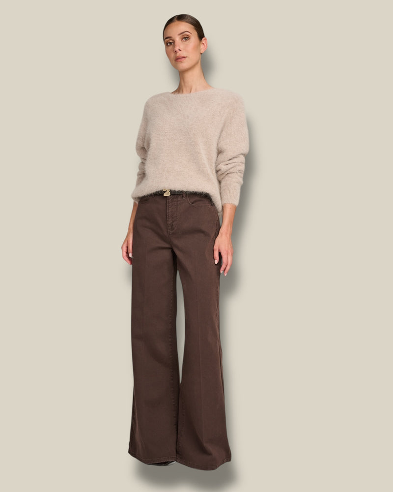 chocolat-dames-jeans-met-wijde-flare-pijpen-enrica-van-march23-she-stories-gwen