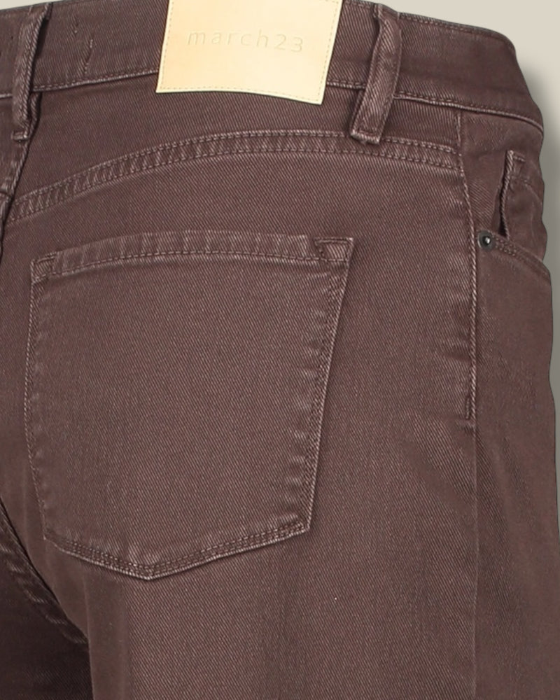 chocolat-dames-jeans-met-wijde-flare-pijpen-enrica-van-march23-she-stories-gwen
