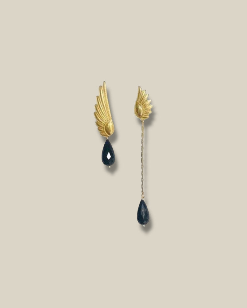 black-onyx-gouden-dames-oorbellen-angel-van-fien-she-stories-gwen