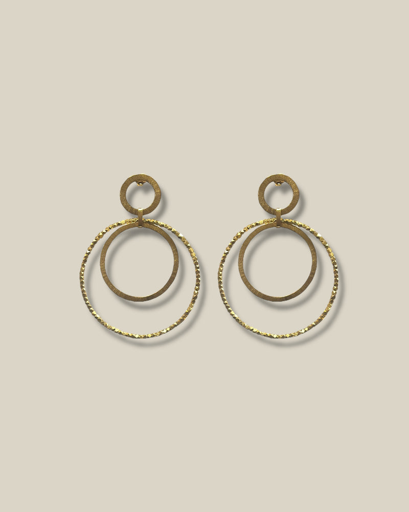 gouden-dames-oorbellen-round-circle-van-fien-she-stories-gwen