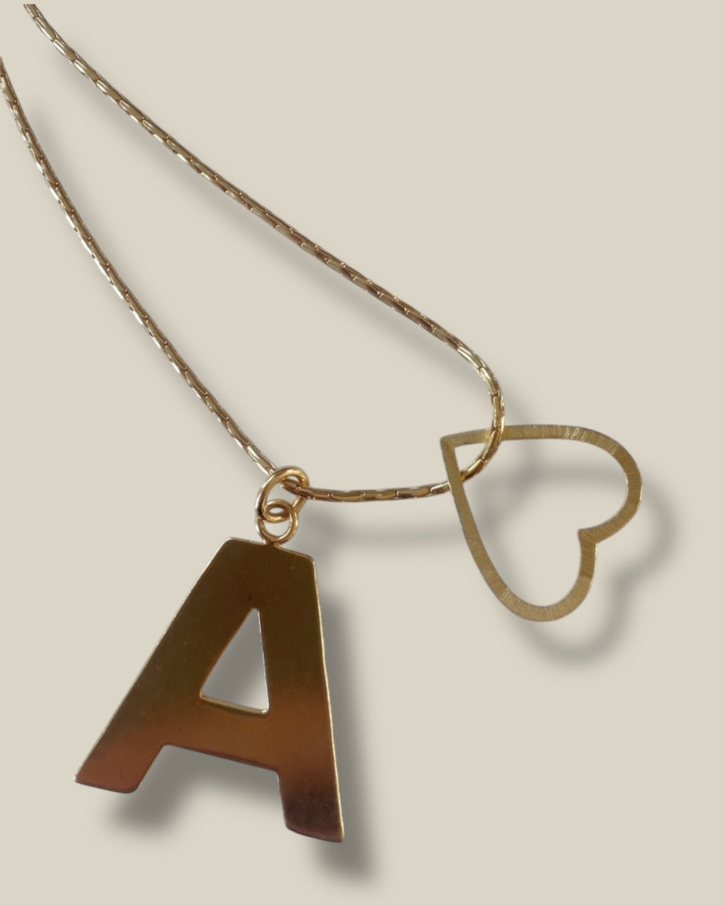 satin-gold-dames-charm-heart-van-verguld-zilver-14k-van-fien-she-stories-gwen