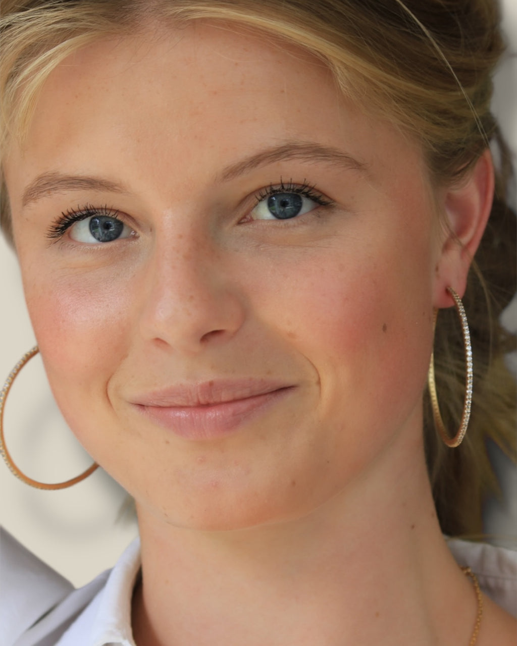 zirconia-gouden-dames-oorbellen-hope-van-fien-she-stories-gwen-leidschendam-voorburg