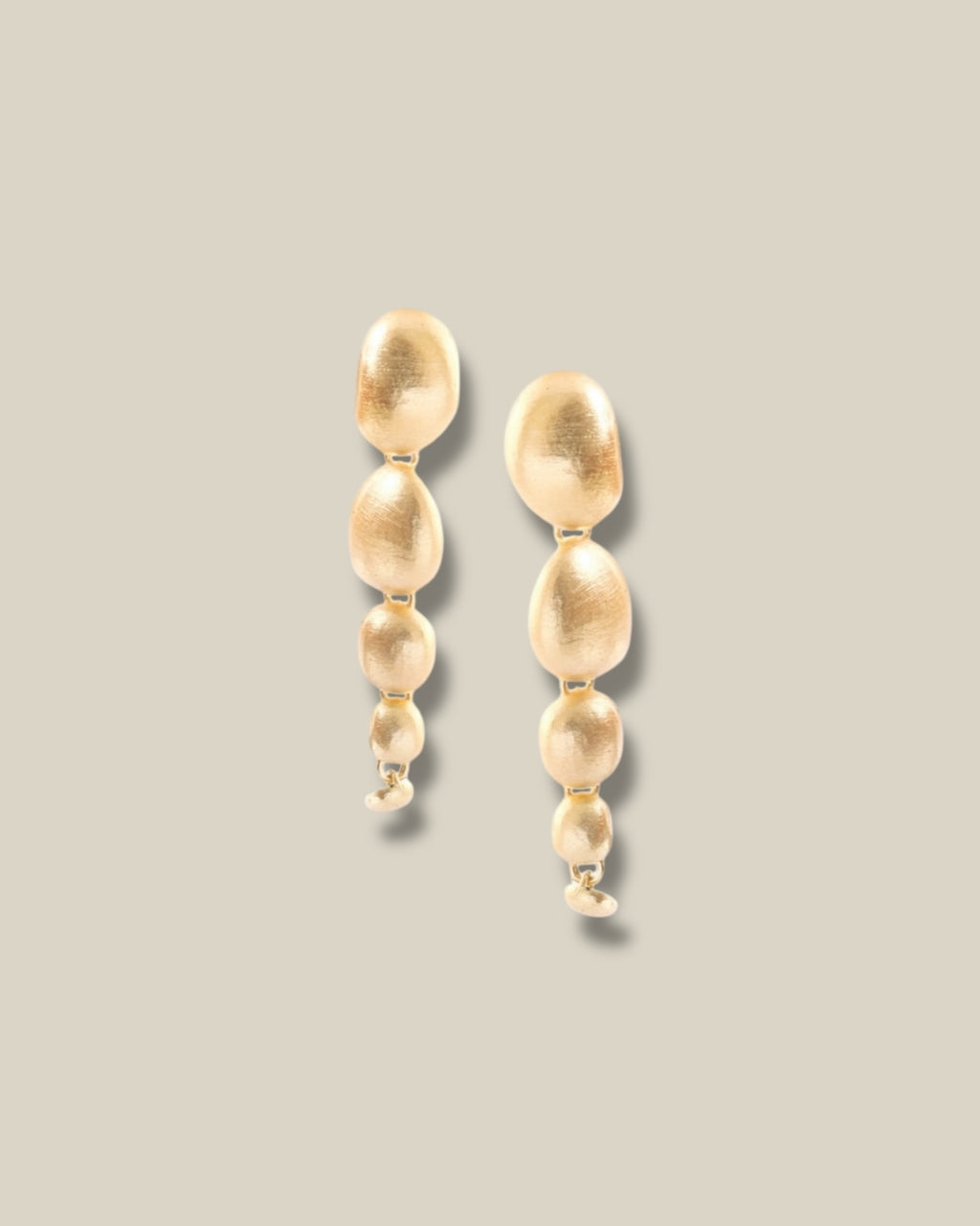 gouden-dames-oorbellen-paloma-van-fien-she-stories-gwen-leidschendam