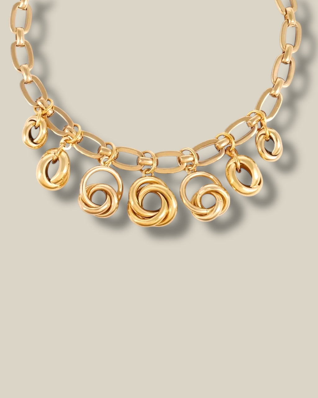 gouden-dames-ketting-van-verguld-24k-messing-charming-atika-van-gas-bijoux-she-stories-gwen-leidschendam