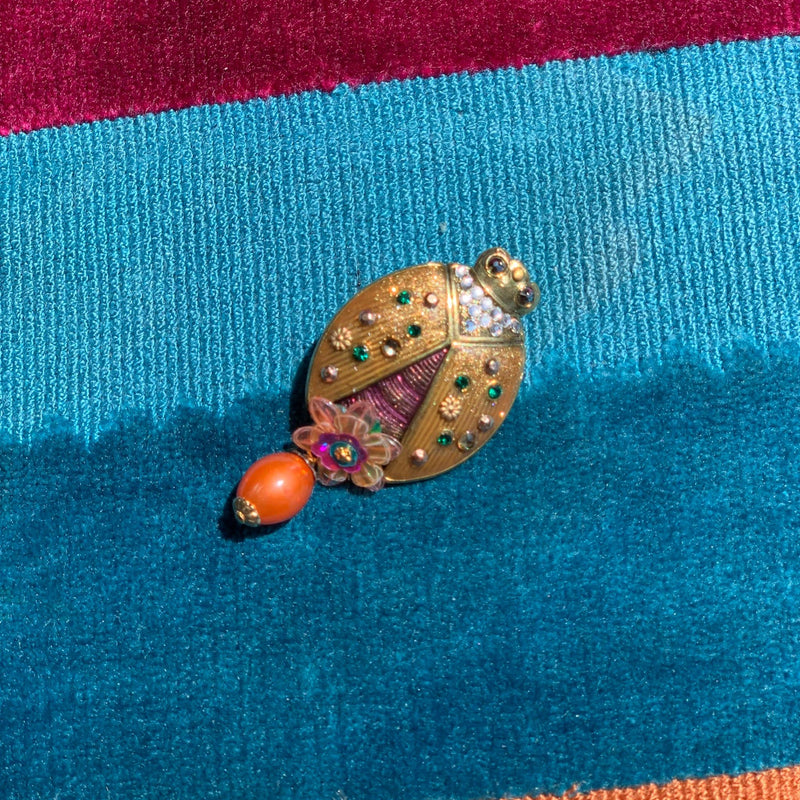gouden-dames-broche-lieveheersbeestjes-van-verguld-metaal-24k-coccinelle-van-gas-bijoux-she-stories-gwen