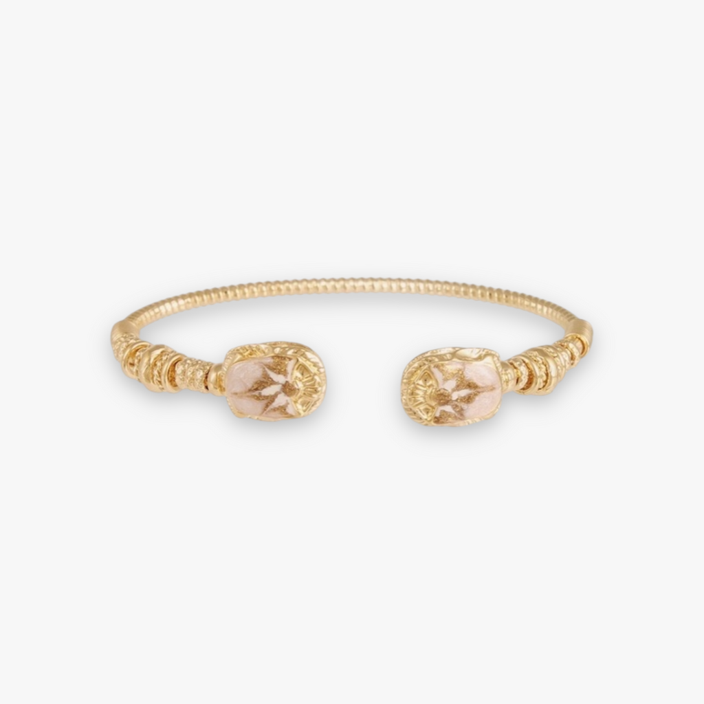 gouden-dames-armband-bangle-met-ringen-scaramouche-kevers-duality-van-gas-bijoux-she-stories-gwen