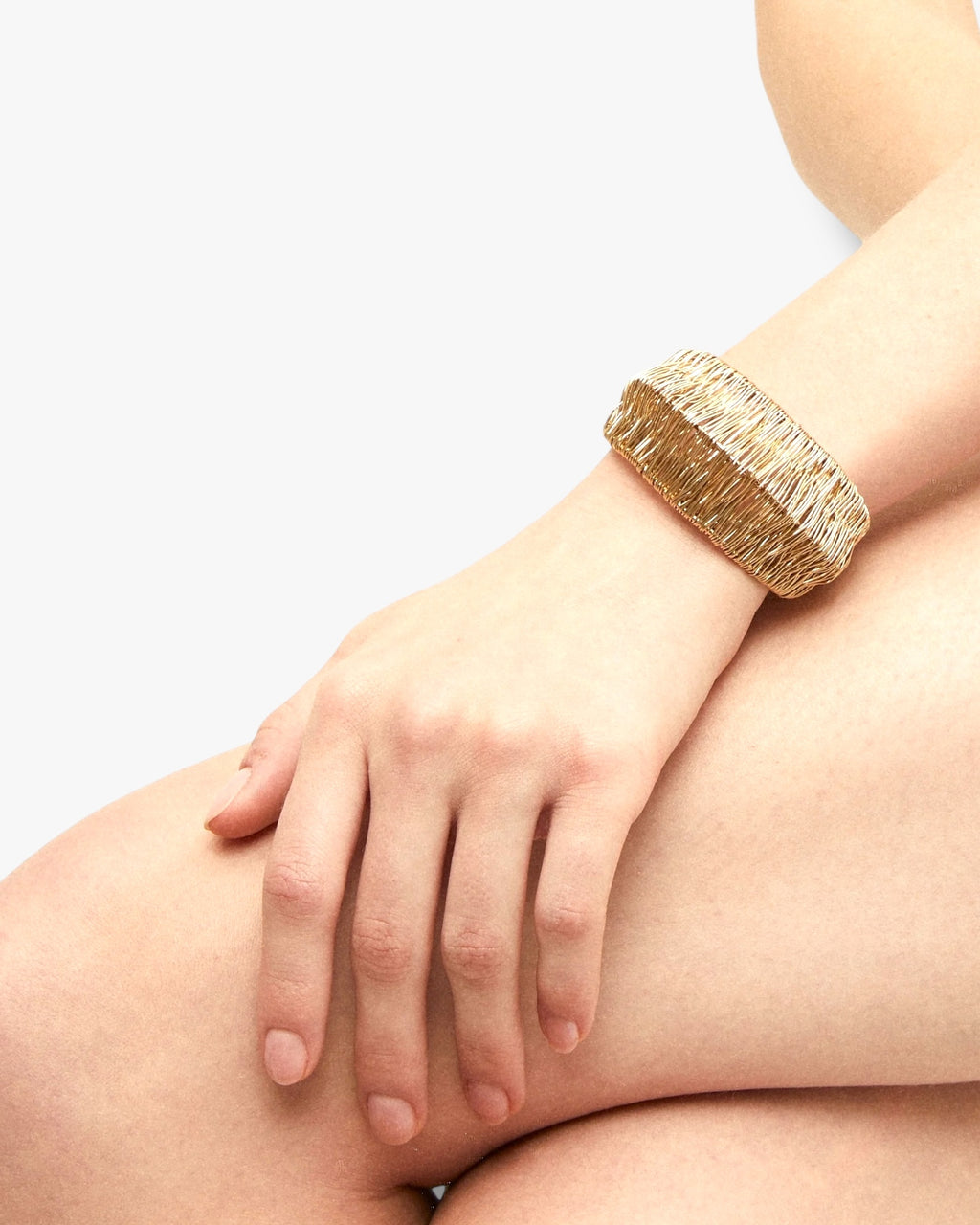 gouden-dames-armband-izzia-van-gas-bijoux-she-stories-gwen-leidschendam