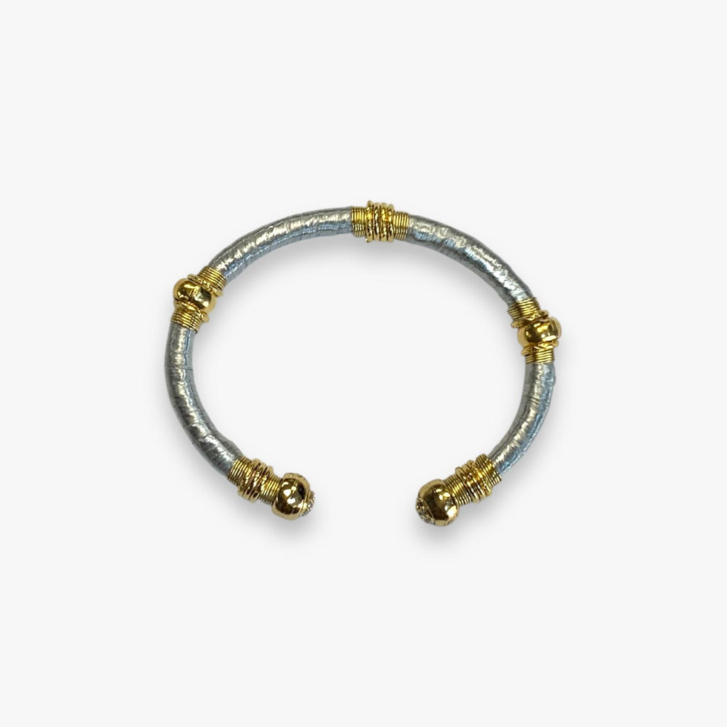 gouden-dames-armband-bangle-met-raffia-gouden-vergulde-24k-ringen-sari-van-gas-bijoux-she-stories-gwen