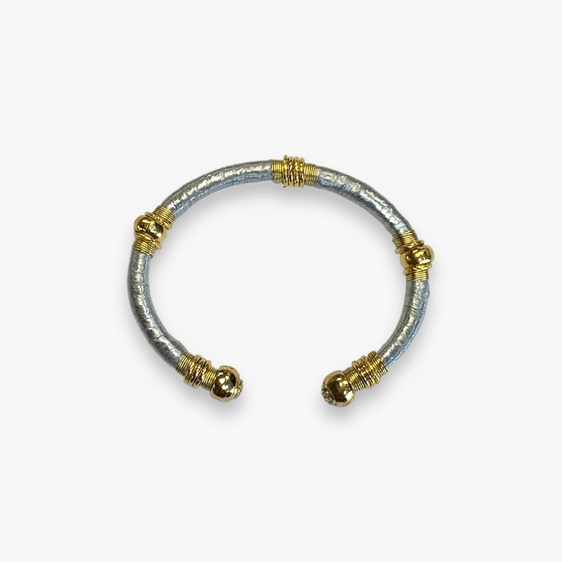 gouden-dames-armband-bangle-met-raffia-gouden-vergulde-24k-ringen-sari-van-gas-bijoux-she-stories-gwen