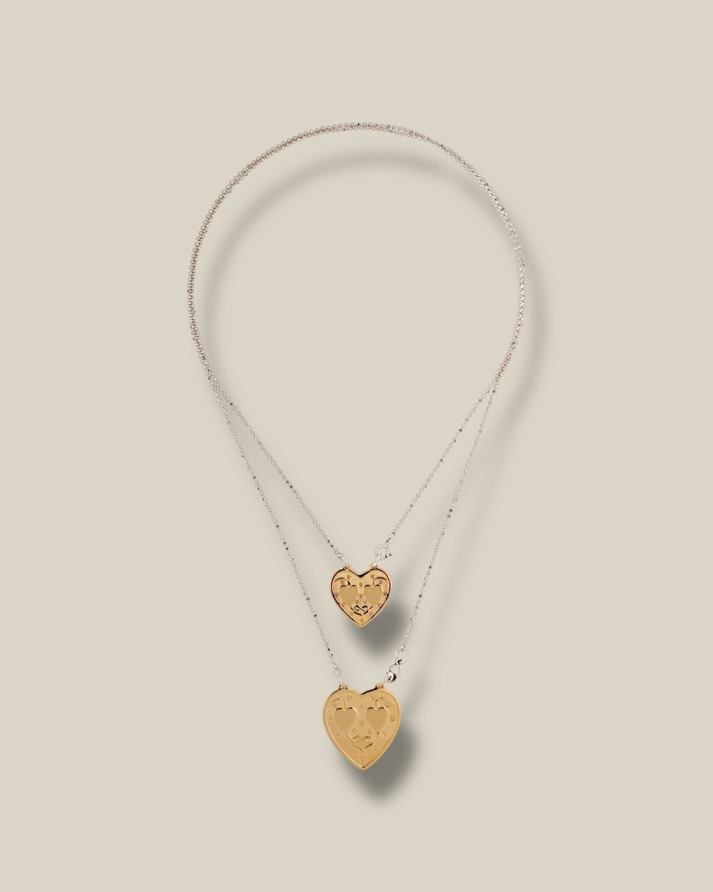 gouden-dames-ketting-met-2-hart-bedels-verguld-14k-scapulaire-van-gas-bijoux-she-stories-gwen