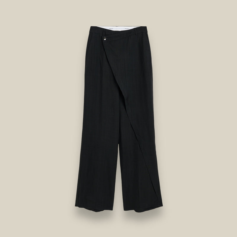 zwarte-dames-pantalon-met-knoopdetail-straightfit-normale-taille-alina-van-herskind-she-stories-gwen