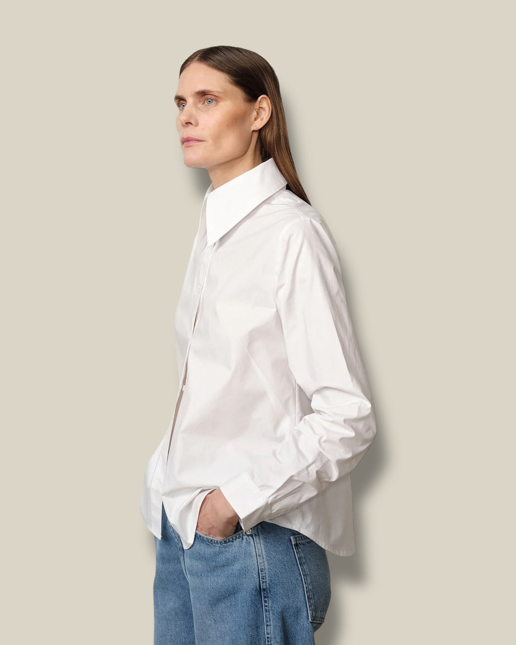 witte-dames-blouse-met-grote-kraag-lange-mouwen-tuva-van-herskind-she-stories-gwen