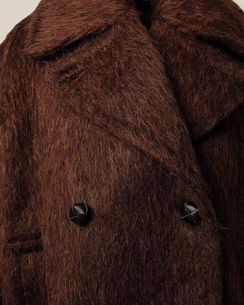 bruine-dames-coat-met-revers-lange-mouwen-double-breasted-van-wol-alpaca-mohair-shelby-van-herskind-she-stories-gwen