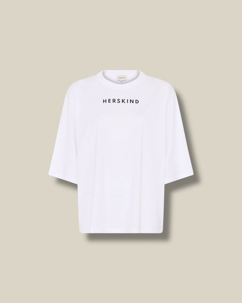 off-white-dames-t-shirt-met-ronde-hals-korte-mouwen-logo-van-biologisch-katoen-herskind-she-stories-gwen