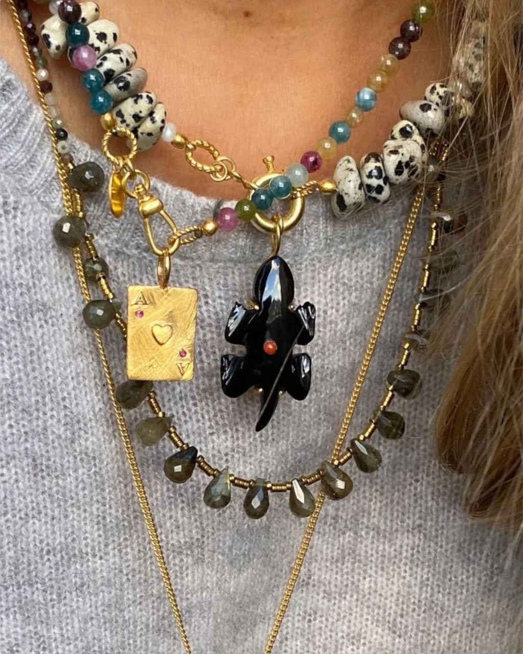 zwarte-onyx-dames-bedel-salamander-van-verguld-18k-i-am-jai-she-stories-gwen