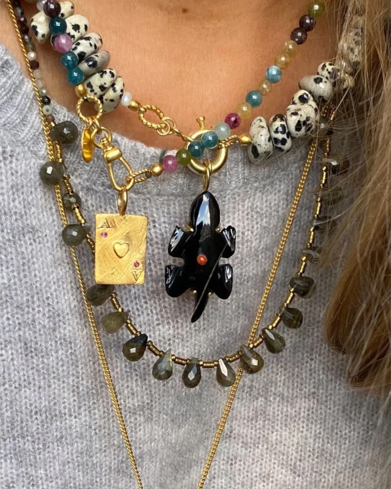 zwarte-onyx-dames-bedel-salamander-van-verguld-18k-i-am-jai-she-stories-gwen