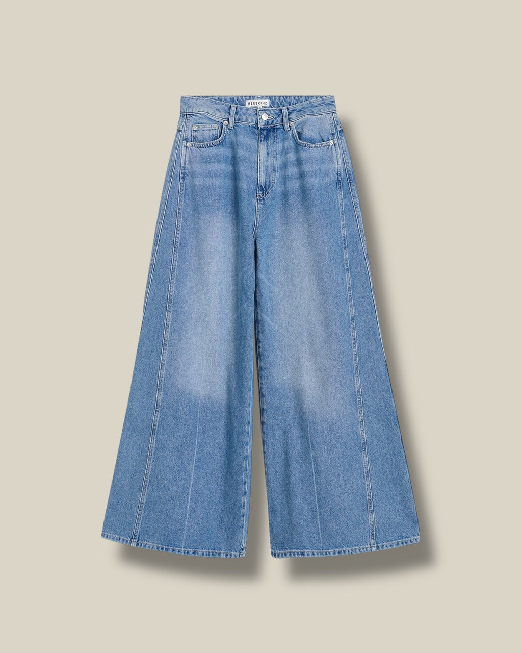 light-indigo-dames-jeans-met-5-pockets-wijde-pijpen-mid-waist-katja-van-herskind-she-stories-gwen