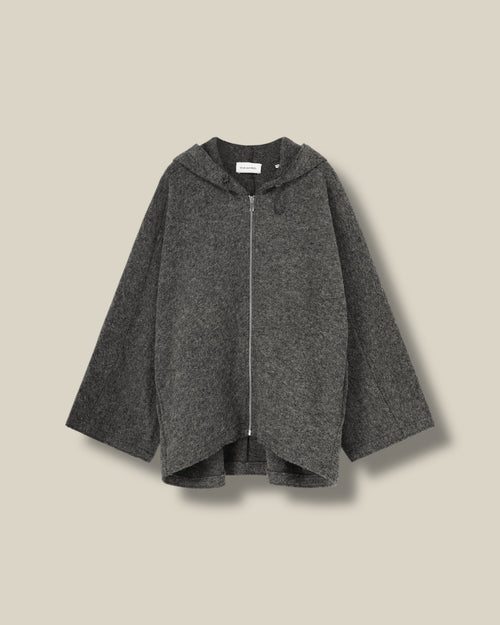 grijze-dames-jacket-vest-met-rits-capuchon-chamberi-van-love-sundaily-she-stories-gwen