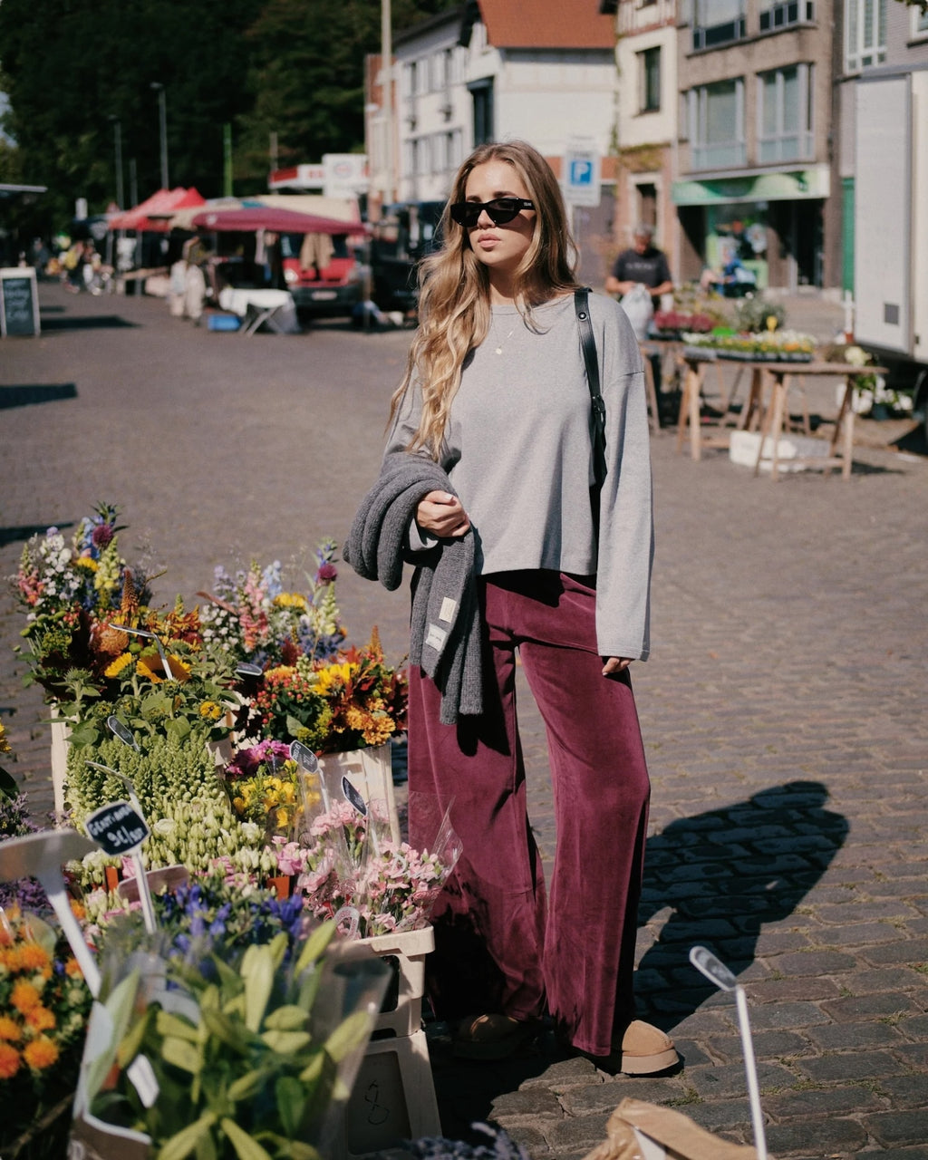 burgundy-dames-fluwelen-pantalon-met-zijzakken-elastische-band-emmanuel-van-love-sundaily-she-stories-gwen